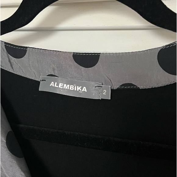 Alembika Top w/ handkerchief sides, 3/4 length sleeves, one collar neckline GUC! - Picture 12 of 14